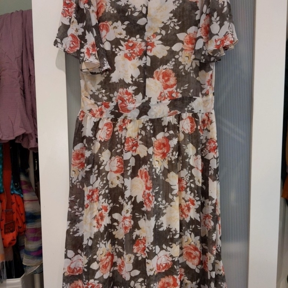 Romantic midi length dress with flutter sleeves (XL) - Picture 3 of 11